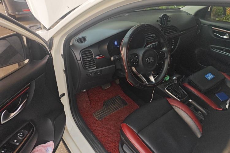 Used Kia KX Cross 2017 1.4L AT GLS Driver Seat