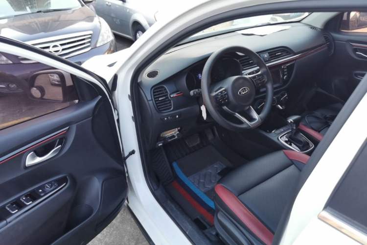 Used Kia KX Cross 2017 1.4L AT GLS Driver Seat
