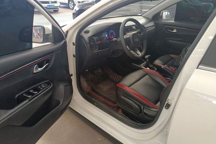 Used Kia KX Cross 2017 1.4L AT GLS Driver Seat
