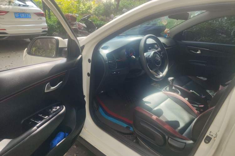 Used Kia KX Cross 2017 1.4L AT GLS Driver Seat