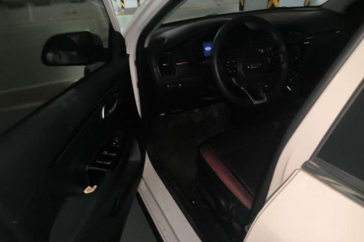 Used Kia KX Cross 2017 1.4L AT GLS Driver Seat