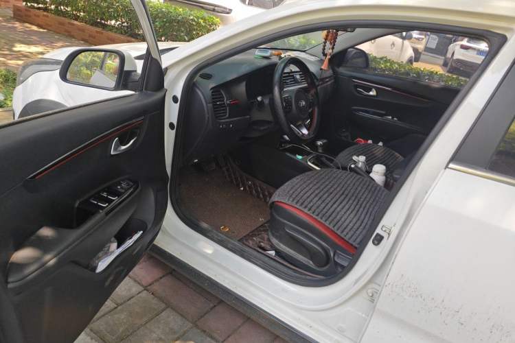 Used Kia KX Cross 2017 1.4L AT GLS Driver Seat