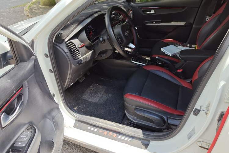 Used Kia KX Cross 2017 1.4L AT GLS Driver Seat
