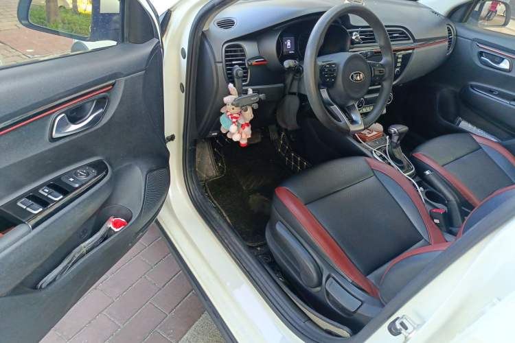 Used Kia KX Cross 2017 1.4L AT GLS Driver Seat