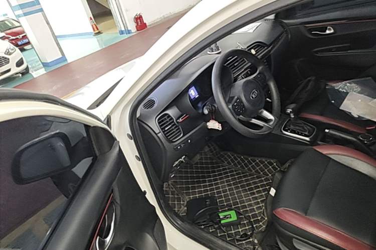 Used Kia KX Cross 2017 1.4L AT GLS Driver Seat