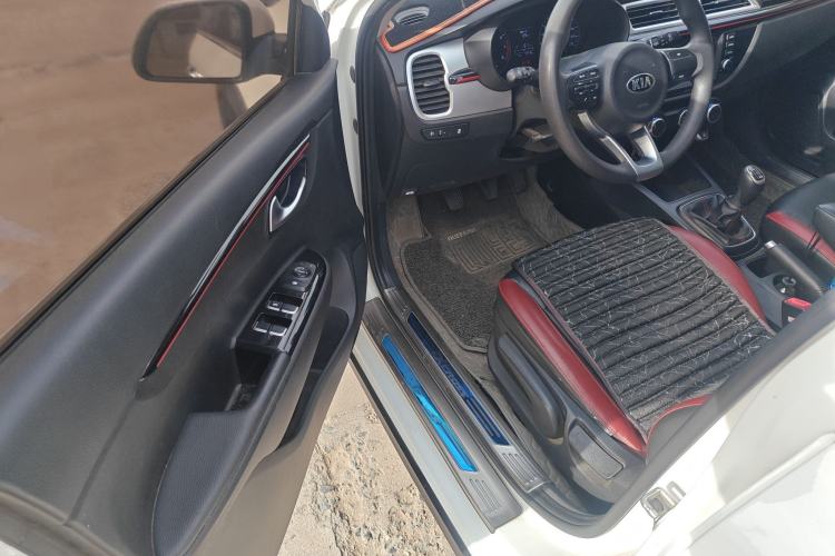 Used Kia KX Cross 2017 1.4L MT GLS Driver Seat