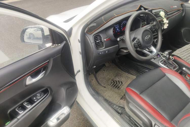 Used Kia KX Cross 2017 1.4L AT GLS Driver Seat