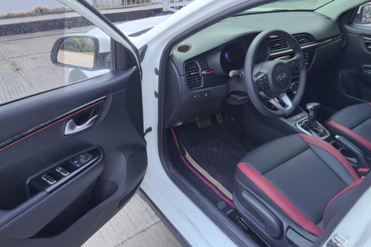 Used Kia KX Cross 2017 1.4L AT GLS Driver Seat