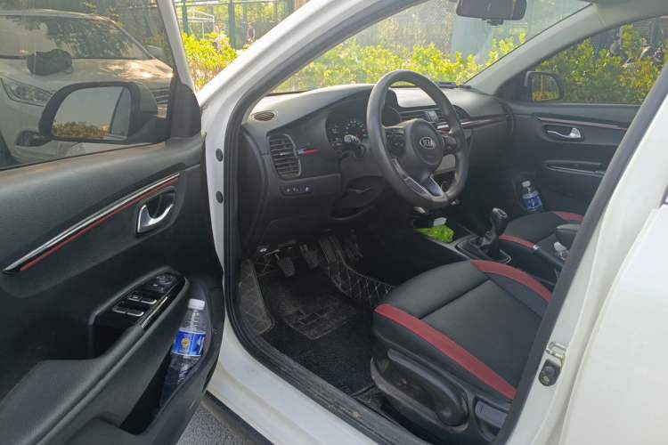 Used Kia KX Cross 2017 1.4L MT GLS Driver Seat