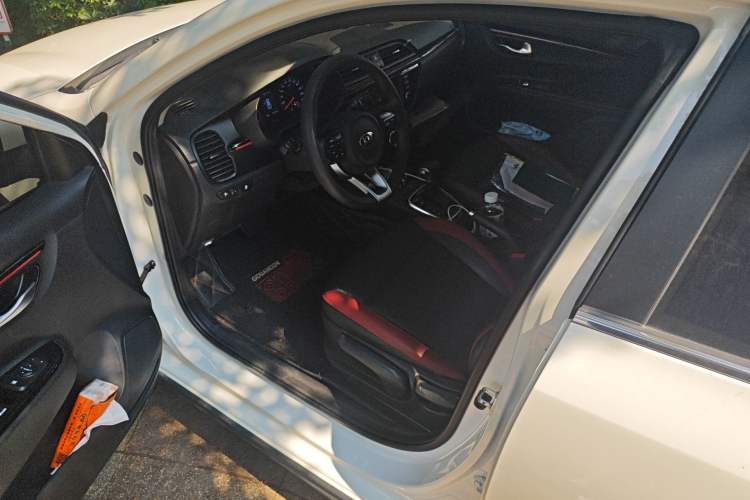 Used Kia KX Cross 2017 1.4L AT GLS Driver Seat