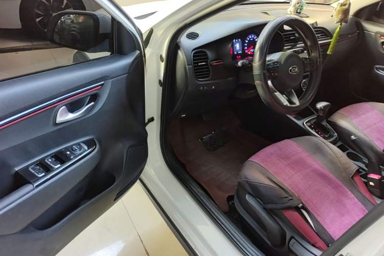 Used Kia KX Cross 2017 1.4L AT GLS Driver Seat