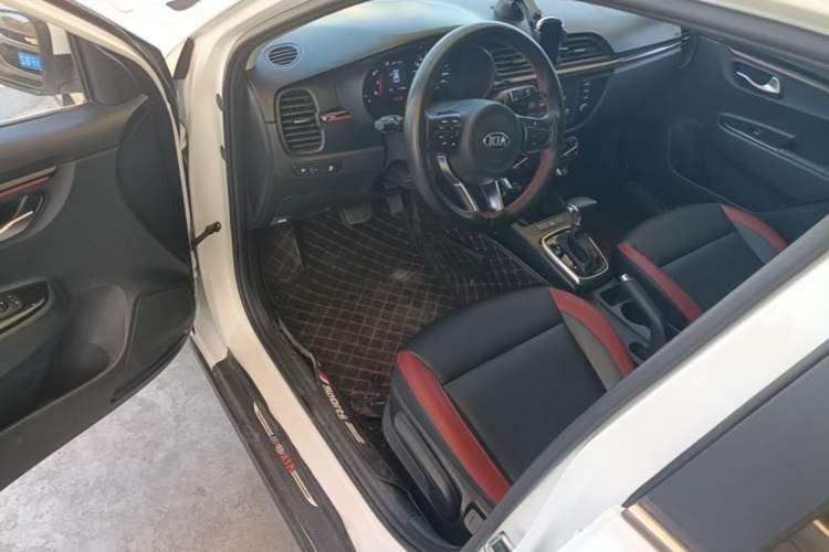 Used Kia KX Cross 2017 1.4L AT GLS Driver Seat