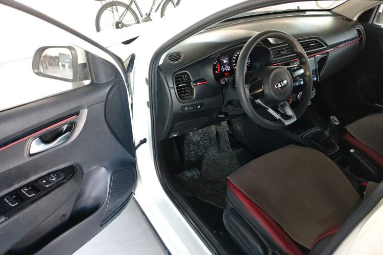 Used Kia KX Cross 2017 1.4L MT GLS Driver Seat
