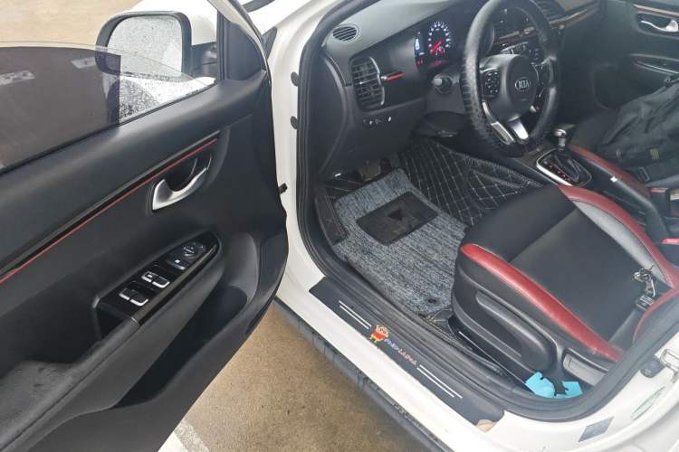 Used Kia KX Cross 2017 1.4L AT GLS Driver Seat
