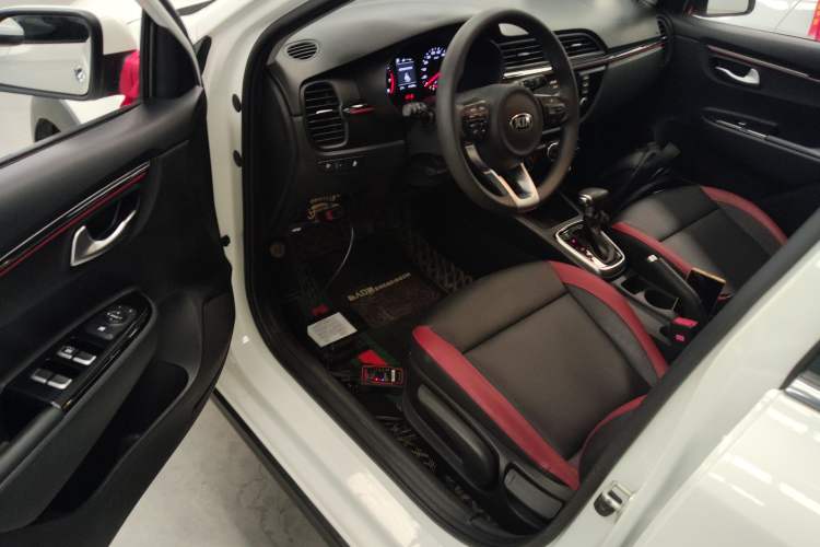 Used Kia KX Cross 2017 1.4L AT GLS Driver Seat