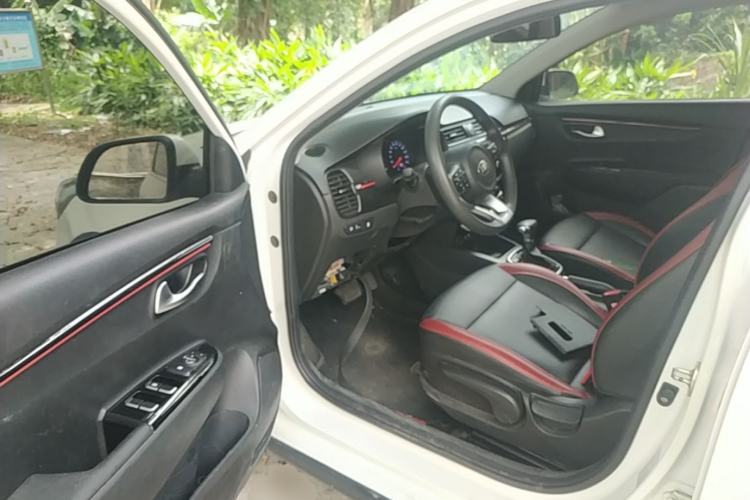 Used Kia KX Cross 2017 1.4L AT GLS Driver Seat