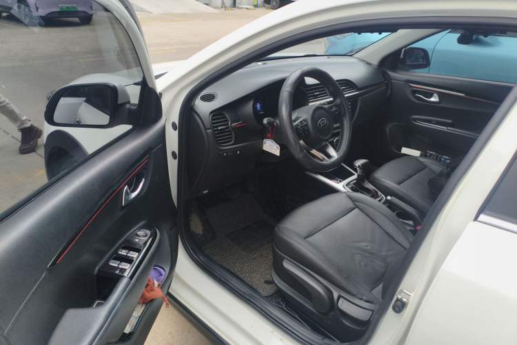 Used Kia KX Cross 2017 1.4L AT GLS Driver Seat