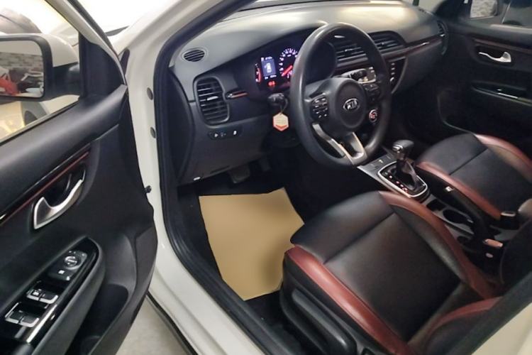 Used Kia KX Cross 2017 1.4L AT GLS Driver Seat