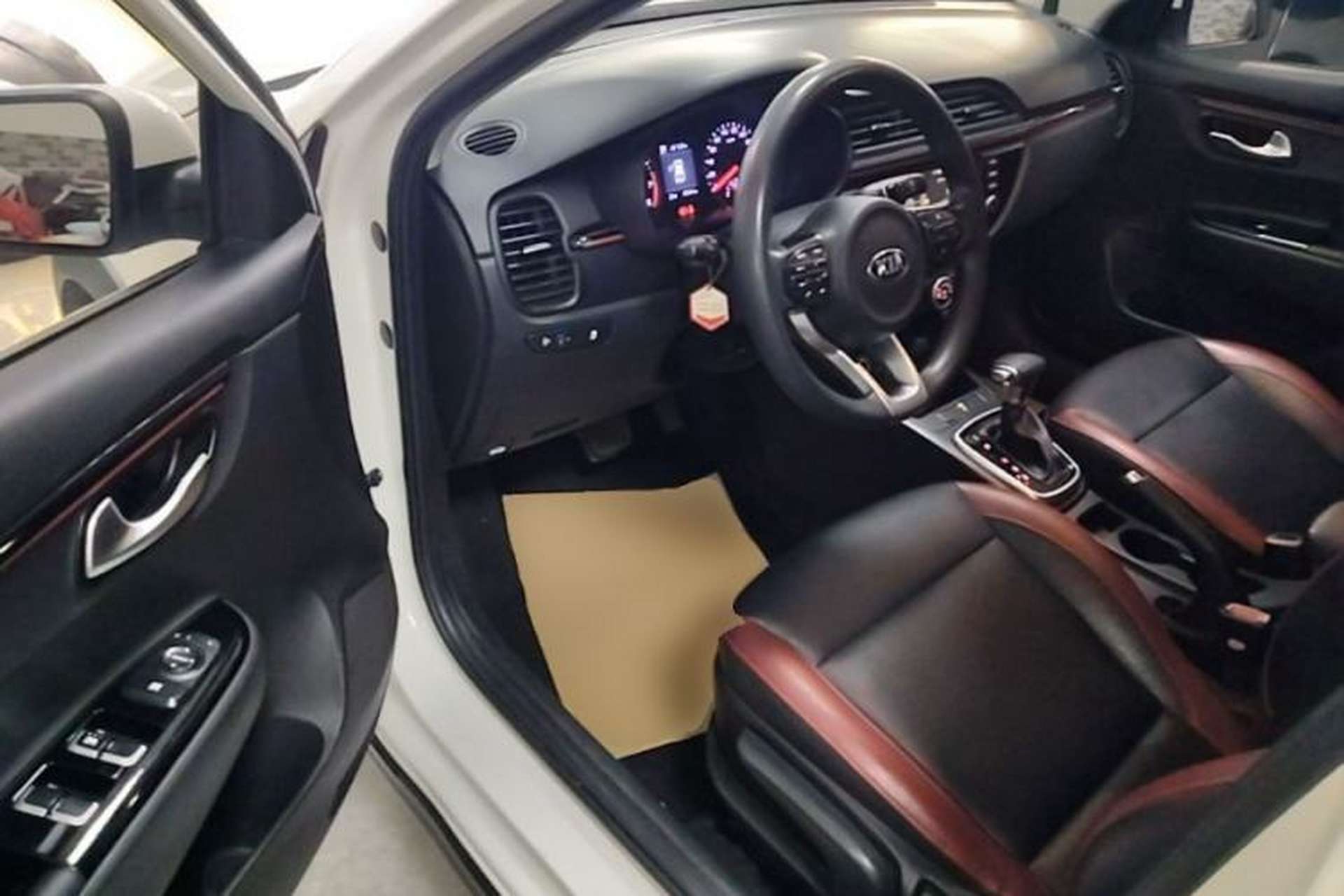 Used Kia KX Cross 2017 1.4L AT GLS Driver Seat