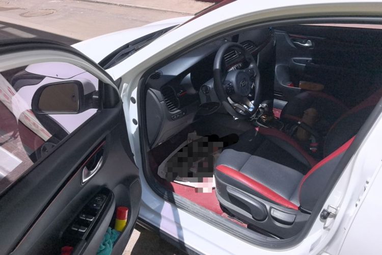 Used Kia KX Cross 2017 1.4L AT GLS Driver Seat