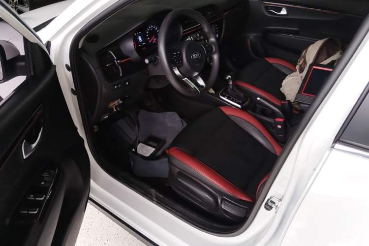 Used Kia KX Cross 2017 1.4L AT GLS Driver Seat