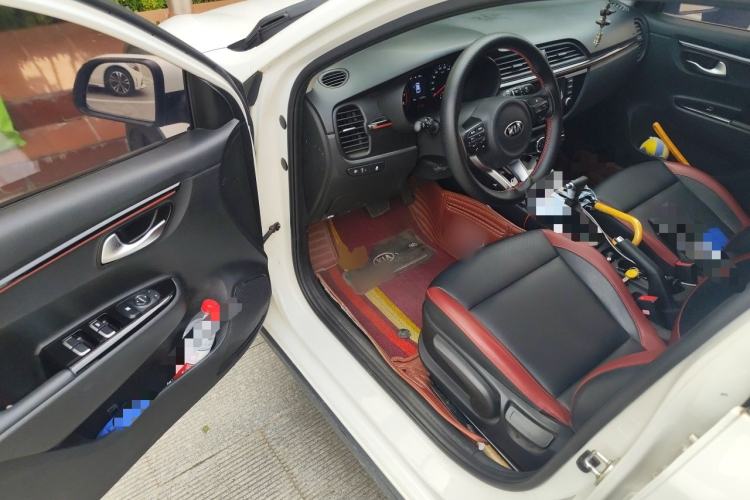 Used Kia KX Cross 2017 1.4L AT GLS Driver Seat