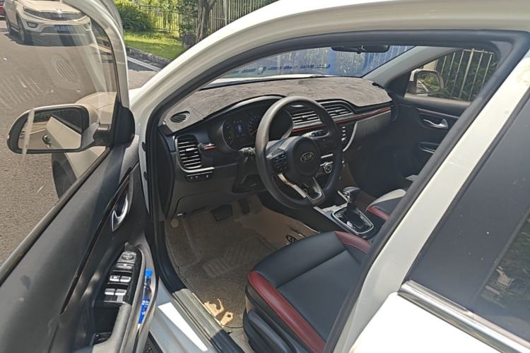 Used Kia KX Cross 2017 1.4L AT GLS Driver Seat