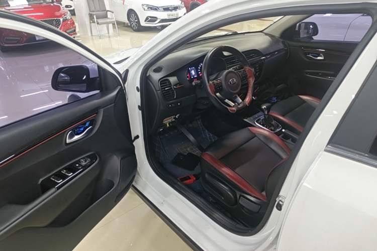 Used Kia KX Cross 2017 1.4L AT GLS Driver Seat