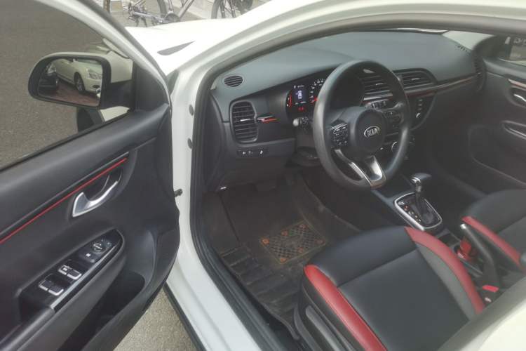 Used Kia KX Cross 2017 1.4L AT GLS Driver Seat