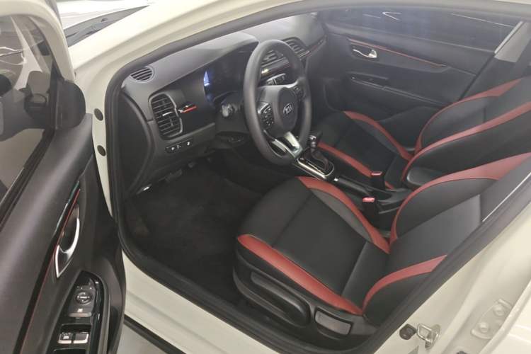 Used Kia KX Cross 2017 1.4L AT GLS Driver Seat
