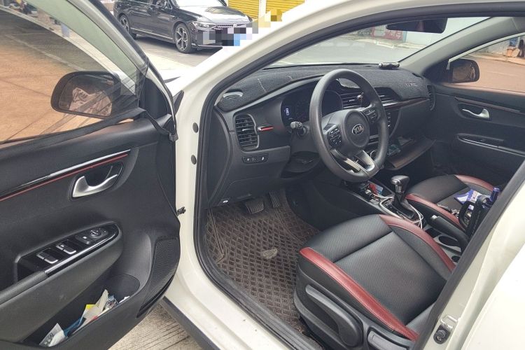 Used Kia KX Cross 2017 1.4L AT GLS Driver Seat