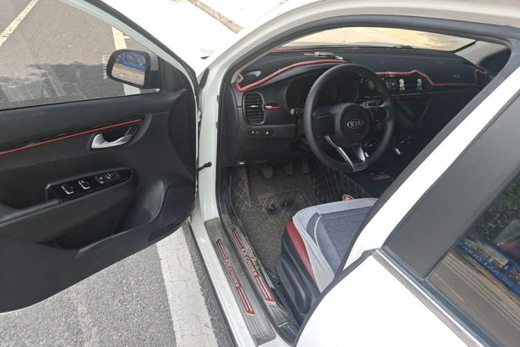 Used Kia KX Cross 2017 1.4L MT GLS Driver Seat