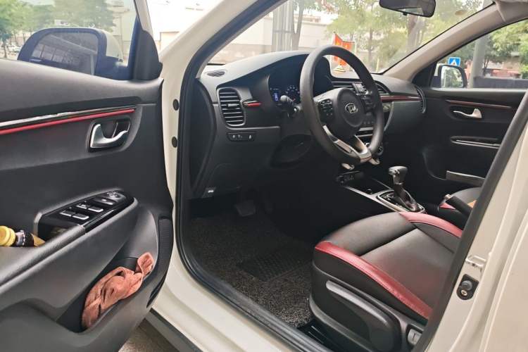 Used Kia KX Cross 2017 1.4L AT GLS Driver Seat