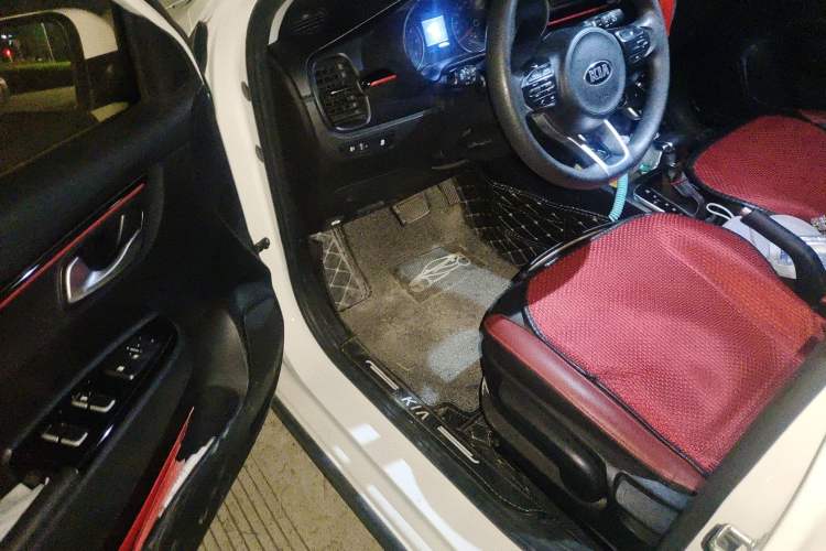 Used Kia KX Cross 2017 1.4L AT GLS Driver Seat