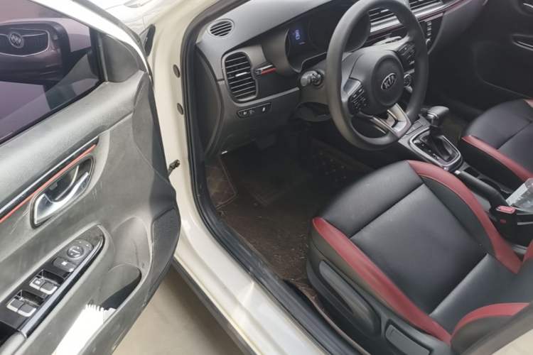 Used Kia KX Cross 2017 1.4L AT GLS Driver Seat