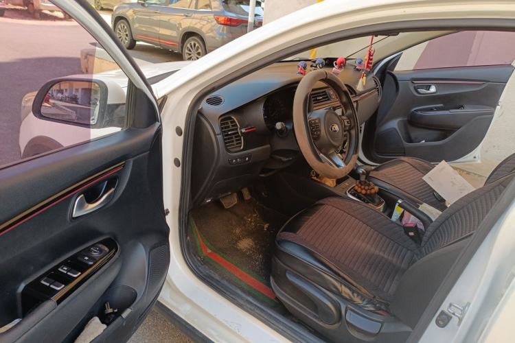Used Kia KX Cross 2017 1.4L AT GLS Driver Seat