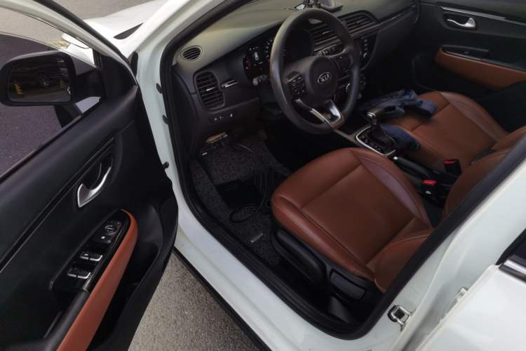Used Kia KX Cross 2017 1.4L AT GLS Driver Seat