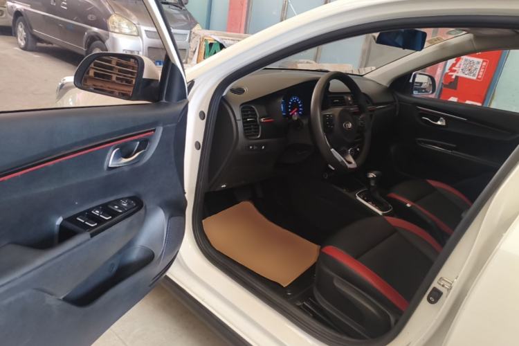 Used Kia KX Cross 2017 1.4L AT GLS Driver Seat