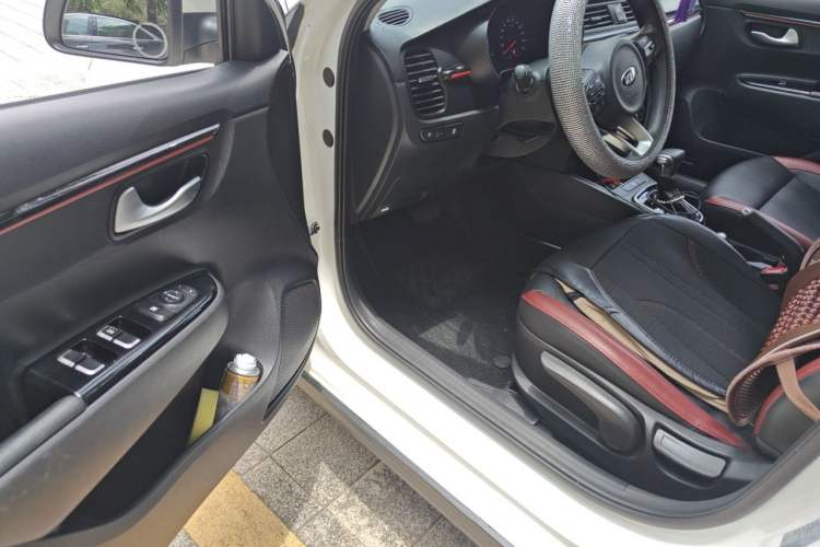 Used Kia KX Cross 2017 1.4L AT GLS Driver Seat