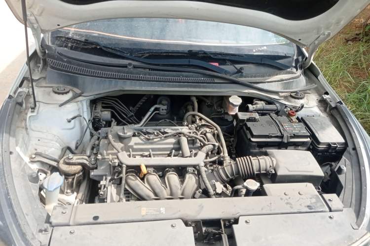 Used Kia KX Cross 2017 1.4L AT GLS Engine Bay