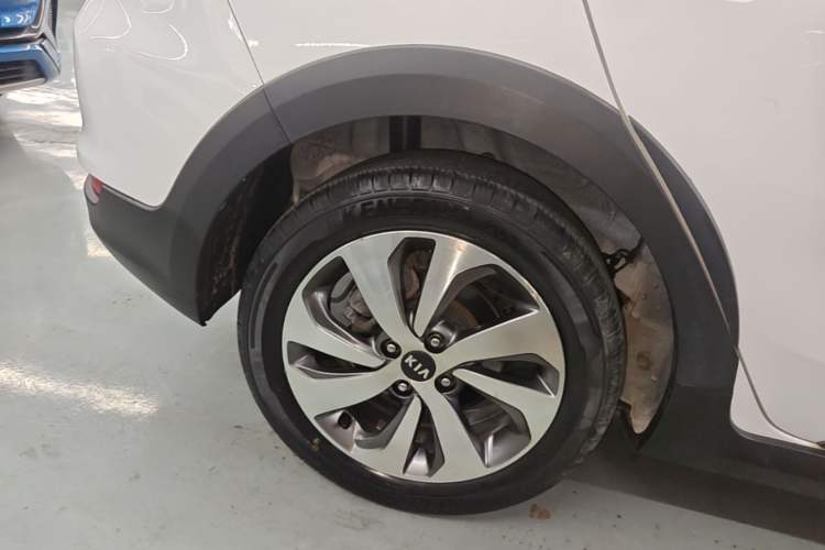 Used Kia KX Cross 2017 1.4L AT GLS Exterior 5