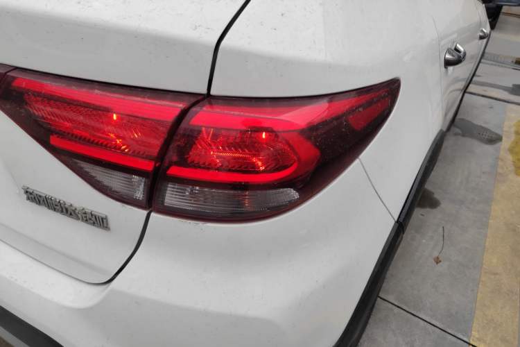 Used Kia KX Cross 2017 1.4L MT GLS Exterior 6