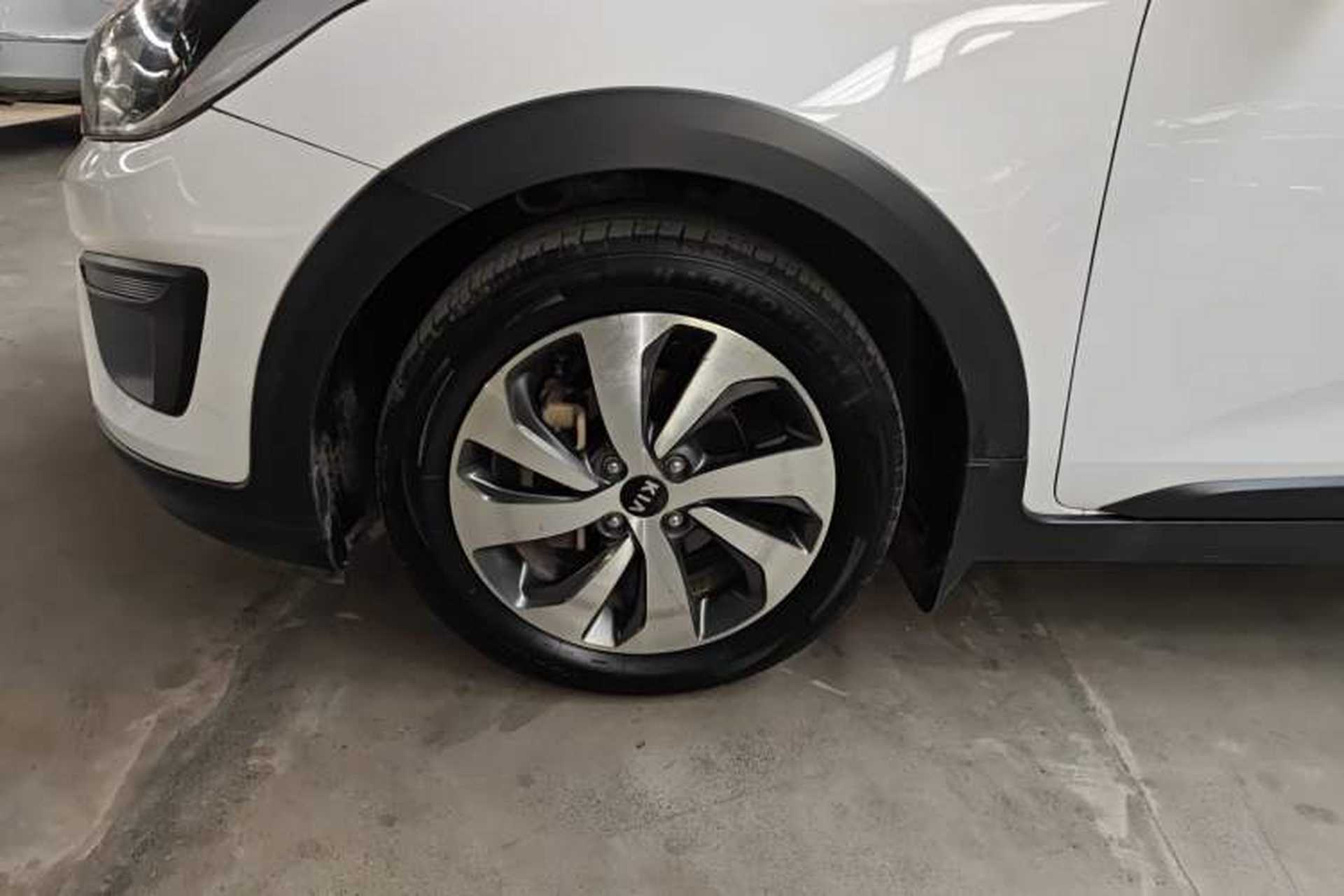 Used Kia KX Cross 2017 1.4L MT GLS Exterior 7