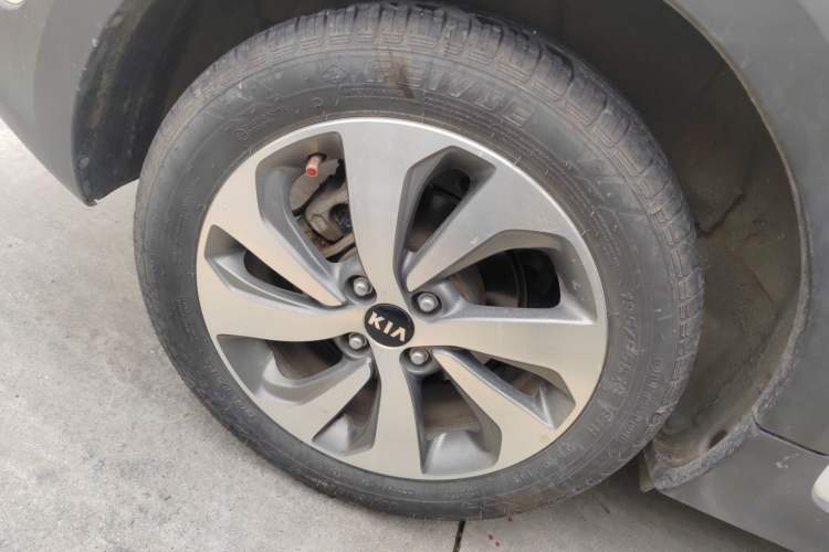 Used Kia KX Cross 2017 1.4L MT GLS Exterior 8