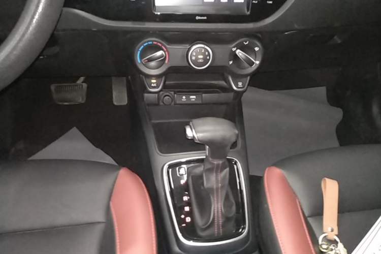 Used Kia KX Cross 2017 1.4L AT GLS Gear Lever
