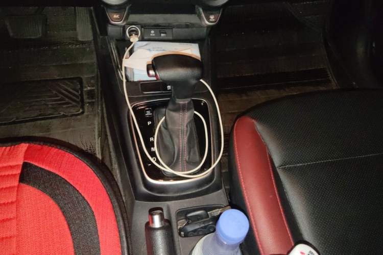 Used Kia KX Cross 2017 1.4L AT GLS Gear Lever