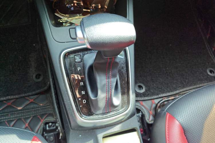 Used Kia KX Cross 2017 1.4L AT GLS Gear Lever
