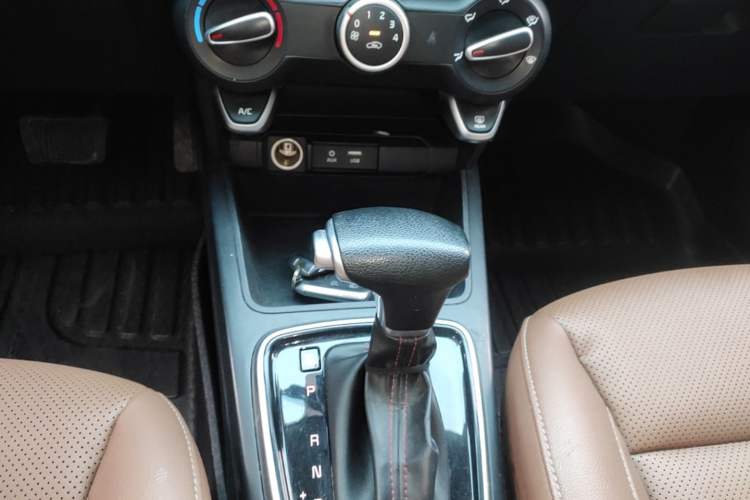 Used Kia KX Cross 2017 1.4L AT GLS Gear Lever