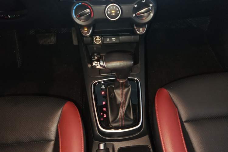 Used Kia KX Cross 2017 1.4L AT GLS Gear Lever