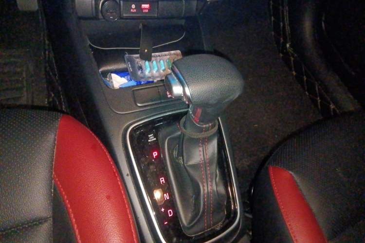 Used Kia KX Cross 2017 1.4L AT GLS Gear Lever